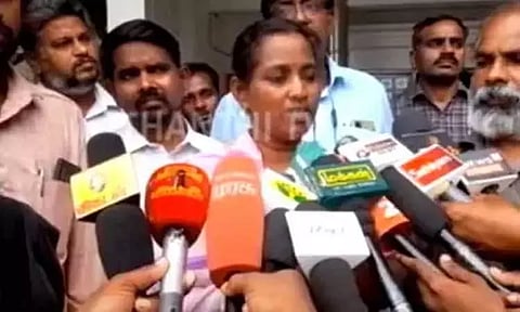 " 'ஸ்ரீமதி தற்கொலை' என்ற கோணத்திலேயே சிபிசிஐடி போலீசார் விசாரணை" - ஸ்ரீமதியின் தாயார் பகீர் குற்றச்சாட்டு