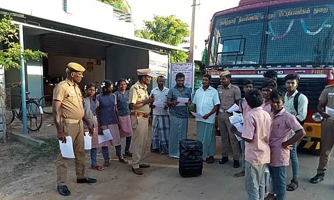 விழிப்புணர்வு துண்டு பிரசுரம் வினியோகம்