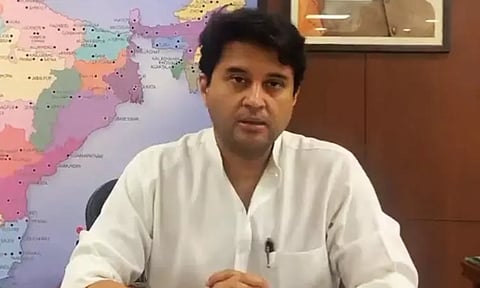 நாடு முழுவதும் ஒவ்வொரு மாவட்டங்களிலும் ஹெலிகாப்டர் இறங்குதளம் - மத்திய மந்திரி அறிவிப்பு