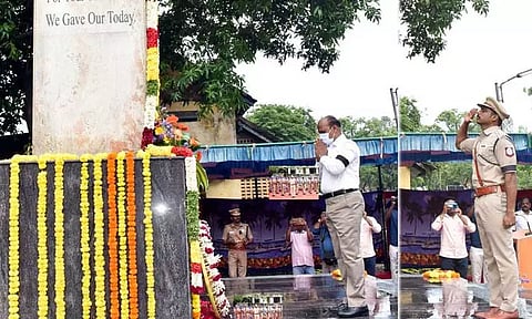 வீர, தீர செயல்களின்போது உயிரிழந்த போலீசாருக்கு கடலூரில், 63 துப்பாக்கி குண்டுகள் முழங்க அஞ்சலி