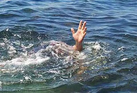 ஜவுளி கடை ஊழியர் தண்ணீரில் மூழ்கி சாவு