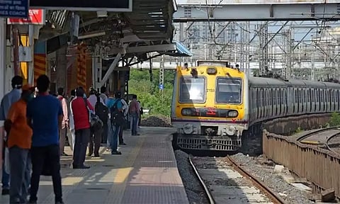 மத்திய ரெயில்வே வழித்தடத்தில் பிளாட்பாரம் டிக்கெட் விலை ரூ.50 ஆக உயர்வு..!