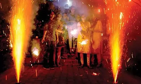 பட்டாசு வெடித்து கண்களில் காயம் ஏற்பட்டால் முதலில் என்ன செய்ய வேண்டும்?