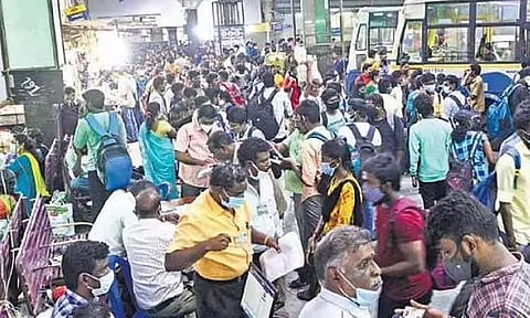 தீபாவளி பண்டிகை : சென்னையிலிருந்து இதுவரை 1.65 லட்சம் பேர் சொந்த ஊர் பயணம்