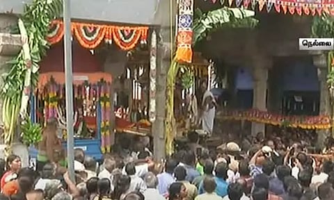 நெல்லையப்பர் கோவில் திருக்கல்யாண விழா; அம்பாளுக்கு சிவபெருமான் காட்சியளிக்கும் வைபவம் - திரளான பக்தர்கள் பங்கேற்பு