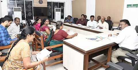 தேனியில் வேளாண் உற்பத்திக்குழு உறுப்பினர்களுடன் ஆய்வு கூட்டம்