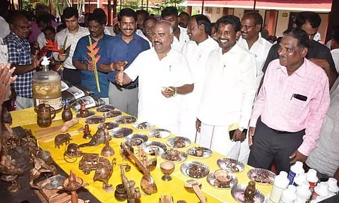 இறையானூரில் பாரம்பரிய உணவு பொருட்கள், வேளாண் கருவிகள் கண்காட்சி அமைச்சர் செஞ்சி மஸ்தான் திறந்து வைத்தார்