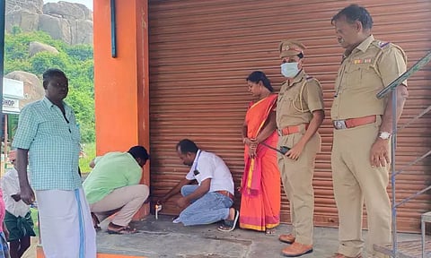 அனுமதியின்றி இயங்கிய மதுபாருக்கு சீல்