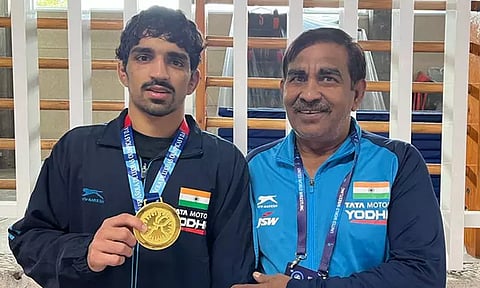 உலக சாம்பியன்ஷிப் மல்யுத்த போட்டி: இந்திய வீரர் தங்கம் வென்று வரலாற்று சாதனை