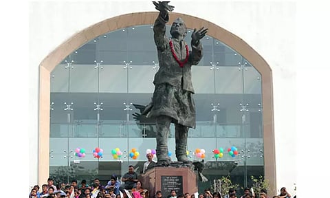 ராஜீவ் காந்தி அறக்கட்டளை உரிமம் ரத்து - மத்திய அரசு உத்தரவு