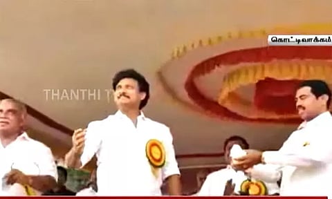 உங்கள் குழந்தையை மற்ற குழந்தைகளுடன் ஒப்பிடாதீர்கள் - பெற்றோர்களுக்கு அமைச்சர் அன்பில் மகேஷ் அறிவுரை