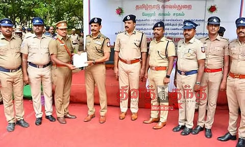 சிறப்பாக பணியாற்றிய போலீசாருக்கு பாராட்டு சான்றிதழ்