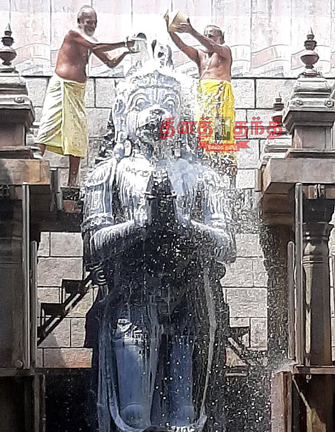 நாமக்கல் ஆஞ்சநேயருக்கு சிறப்பு அபிஷேகம்