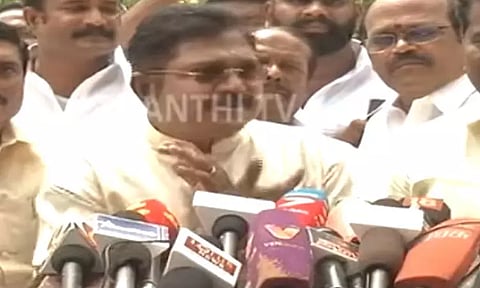 ஜெ. மரணம் குறித்த அறிக்கை.." - அரசியல்வாதி அறிக்கை போல் உள்ளது - டிடிவி தினகரன் விமர்சனம்