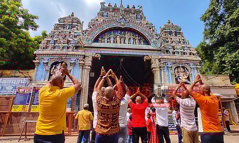 மதுரை மீனாட்சி அம்மன் கோவிலில் நடை சாத்தப்பட்டது