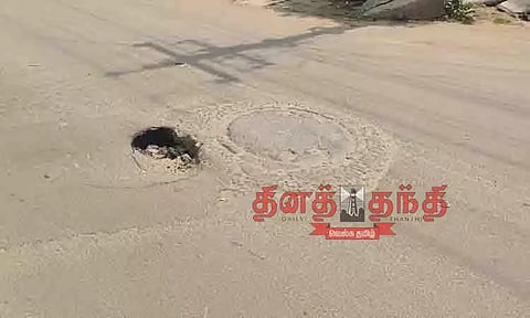 கரூர் கருப்பாயி கோவில் தெருவில் திடீர் பள்ளம்