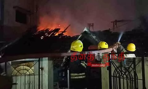 வீடு தீப்பற்றி எரிந்ததில் பொருட்கள் நாசம்