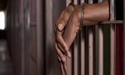 மொடக்குறிச்சியில் 13 வயது சிறுமிக்கு பாலியல் தொல்லை; போக்சோவில் வாலிபர் கைது