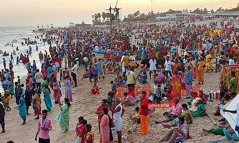 திருச்செந்தூரில் பக்தர்கள் குவிந்தனர்