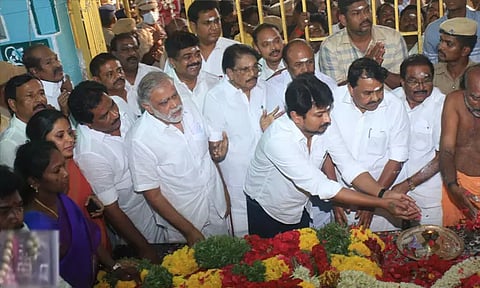 தேவர் ஜெயந்தி: பசும்பொன் முத்துராமலிங்க தேவர் நினைவிடத்தில் உதயநிதி ஸ்டாலின் எம்.எல்.ஏ மரியாதை