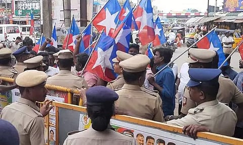 பண்ருட்டியில் டாஸ்மாக் கடையை விடுதலை சிறுத்தைகள் கட்சியினர் முற்றுகையிட முயற்சி