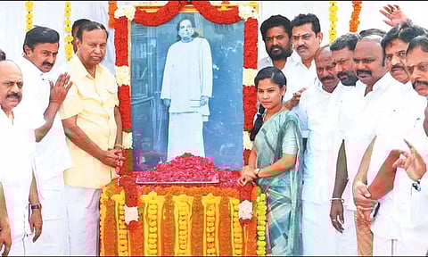 115-வது ஜெயந்தி விழா: சென்னையில் முத்துராமலிங்க தேவர் சிலைக்கு அமைச்சர்கள் மரியாதை