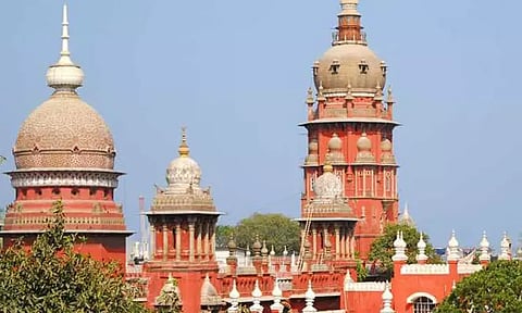 கல்வி நிறுவனங்களில் நன்கொடை வசூலிப்பது சட்டப்படி குற்றம் - சென்னை ஐகோர்ட்டு தீர்ப்பு