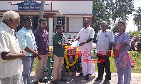 விவசாயிகளுக்கு வேளாண் பொருட்கள் வழங்கும் நிகழ்ச்சி