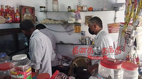 தேங்காய் கடையில் ரூ.5 லட்சம், 7 பவுன் நகை திருட்டு