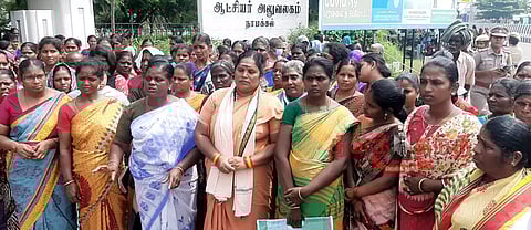 இலவச வீட்டுமனை பட்டா வழங்ககோரி கலெக்டர் அலுவலகத்தில் மக்கள் நல சேவை அமைப்பினர் பாராட்டம்