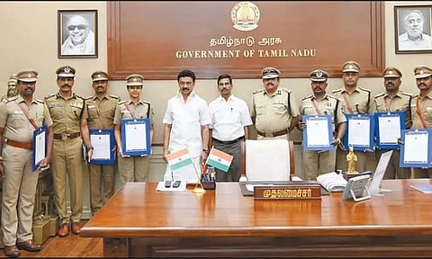 கோவை கார் வெடிப்பு சம்பவம்: சிறப்பாக செயல்பட்ட போலீசாருக்கு பாராட்டு சான்றிதழ்