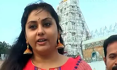 'தீவிர அரசியலில் ஈடுபடுவேன்' - நடிகை நமீதா