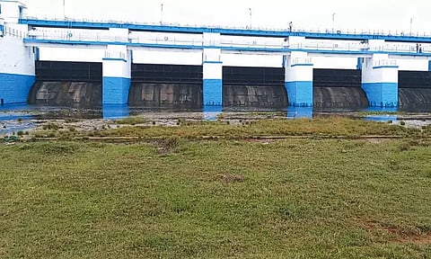 வர்ணம் பூசப்பட்டு புதுப்பொலிவுடன் காட்சி தரும் செம்பரம்பாக்கம் ஏரி மதகுகள்