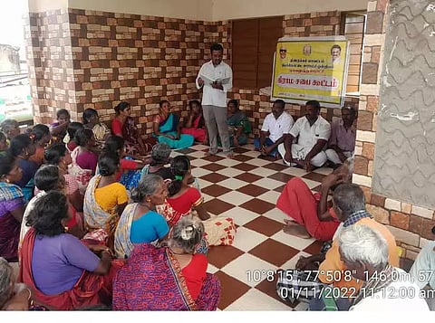 உள்ளாட்சி தினத்தையொட்டி சிறப்பு கிராம சபை கூட்டம்