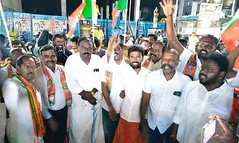 சென்னையில் அண்ணாமலை கைது எதிரொலி: வாழப்பாடியில் பா.ஜனதாவினர் சாலை மறியல் - ஆர்ப்பாட்டம்