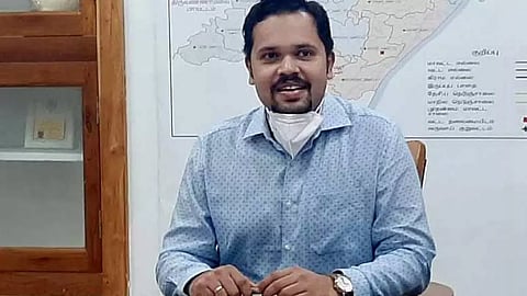 கிளாம்பாக்கம் பஸ் நிலையம் எதிரே சாலையில் மழை வெள்ளம் ஆறு போல் ஓடியதால் வாகன ஓட்டிகள் அவதி - கலெக்டர் ஆய்வு