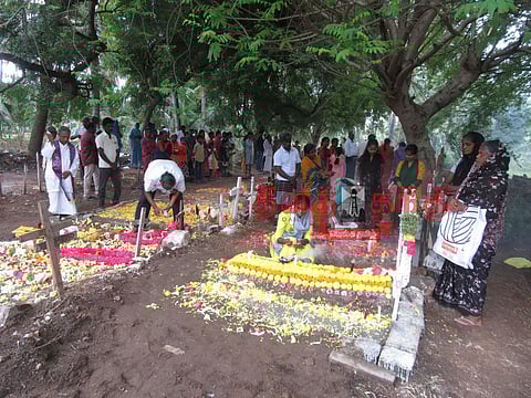 மோகனூர் பகுதியில் கிறிஸ்தவர்கள் கல்லறை திருநாள் அனுசரிப்பு