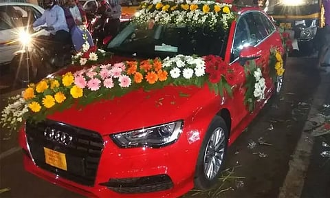 வரதசட்சணையாக கொடுத்த கார்: ஓட்ட தெரியாத புது மாப்பிள்ளை: கார் மோதியதில் அத்தை உயிரிழப்பு ...!