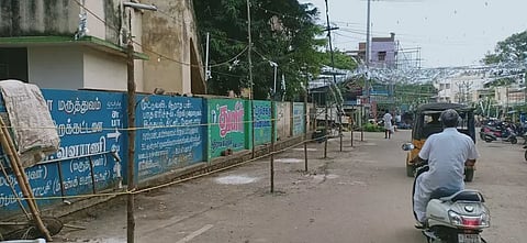 கம்பத்தில் சாலையோர ஆக்கிரமிப்புகள் அகற்றம்