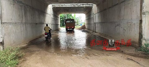 பாலக்கோடு அருகே தரைப்பாலத்தில் தேங்கும் நீரால் மாணவர்கள் அவதி