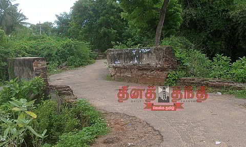 சேதமடைந்த பாசன வாய்க்கால் மதகு சீரமைக்கப்படுமா?