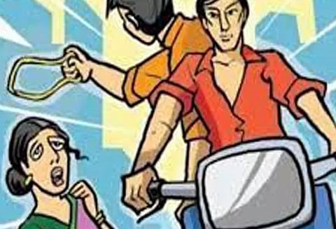 பெண்ணிடம் 5 பவுன் தங்க சங்கிலி பறிப்பு