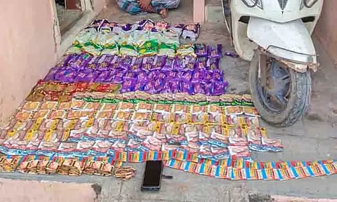 8 கிலோ புகையிலை பொருட்கள் பறிமுதல்