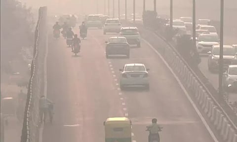 டெல்லியில் காற்று மாசுபாடு அதிகரிப்பு: 4 மாநில தலைமைச் செயலாளர்கள் நேரில் ஆஜராக மனித உரிமைகள் ஆணையம் நோட்டீஸ்!