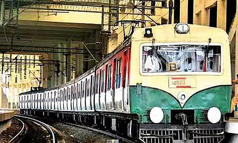 சென்னையில் இருந்து செங்கல்பட்டு சென்ற மின்சார ரெயிலில் பைக்குள் வைத்து பெண் குழந்தையை விட்டுச்சென்ற தாய்