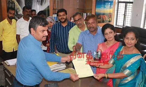 வாக்காளர் பட்டியலில் பெயர் சேர்க்க ஆன்லைன் மூலம் விண்ணப்பிக்கும் முறைக்கு காங்கிரஸ் எதிர்ப்பு