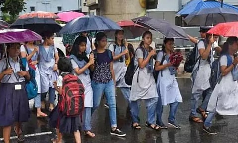 தேனி மாவட்டத்தில் இன்று பள்ளிகளுக்கு விடுமுறை