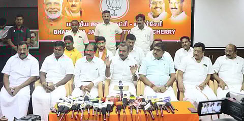 கடல்அரிப்பை தடுக்க தூண்டில் வளைவு