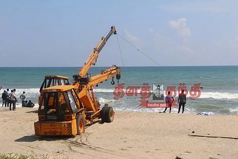 கடலில் மூழ்கிய விசைப்படகு