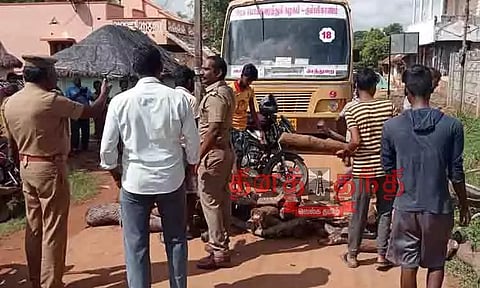 சாலையை சீரமைக்கக்கோரி பொதுமக்கள் மறியல்